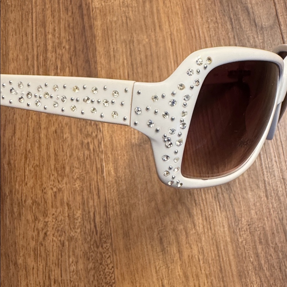 Fossil Sunglasses- Lindy- ASO Hannah Montana inspired white version - Picture 2 of 7